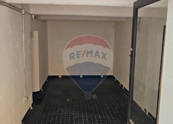 Hall / corridoio - Commercial Premises Via Giovanni Angelo Papio
 
28, Salerno - photo 2