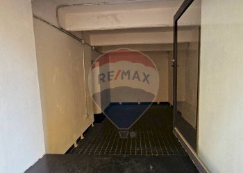 Hall / corridoio - Commercial Premises Via Giovanni Angelo Papio
 
28, Salerno - photo 3