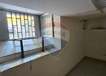 Stanza vuota - Commercial Premises Via Giovanni Angelo Papio
 
28, Salerno - photo 5