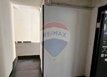 Hall / corridoio - Commercial Premises Via Giovanni Angelo Papio
 
28, Salerno - photo 8