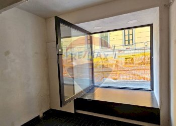 Stanza vuota - Commercial Premises Via Giovanni Angelo Papio
 
28, Salerno - photo 12