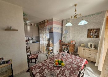 Sala da pranzo - Quadrilocale Fortunato Arena
 
7, Montecorvino Pugliano - foto 4