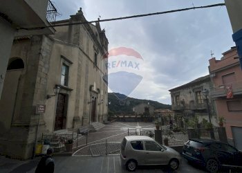 Edificio all\'aperto - Locale Commerciale via umberto
 
59, Graniti - foto 3