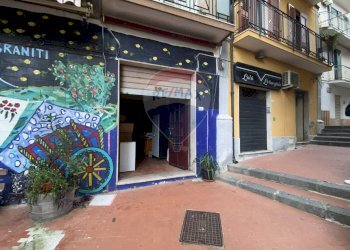 Edificio all\'aperto - Locale Commerciale via umberto
 
59, Graniti - foto 5