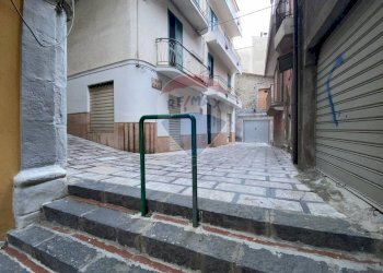 Edificio all\'aperto - Locale Commerciale via umberto
 
59, Graniti - foto 9