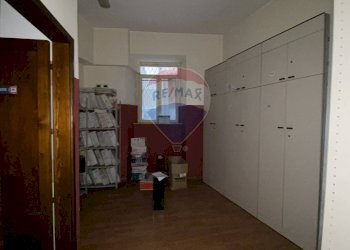 Hall / corridoio - Locale Commerciale via umberto
 
59, Graniti - foto 12