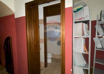 Hall / corridoio - Locale Commerciale via umberto
 
59, Graniti - foto 15