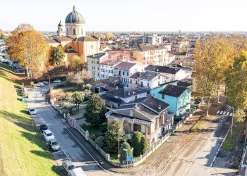 Edificio all\'aperto - Independent house VIALE DELLA LIBERTA'
 
30, Boretto - photo 49