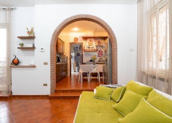 Soggiorno - Quadrilocale via Giacomo Leopardi
 
77, Viadana - foto 2