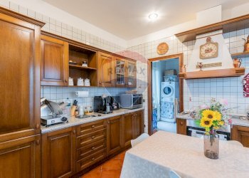 Cucina - Quadrilocale via Giacomo Leopardi
 
77, Viadana - foto 10