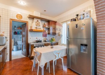 Cucina - Quadrilocale via Giacomo Leopardi
 
77, Viadana - foto 13