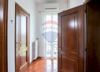 Hall / corridoio - Quadrilocale via Giacomo Leopardi
 
77, Viadana - foto 16