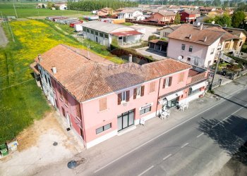 Edificio all\'aperto - Quadrilocale via Giacomo Leopardi
 
77, Viadana - foto 46