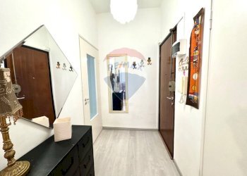 Hall / corridoio - Two-room apartment Via Maria Solari
 
5, Savona - photo 12