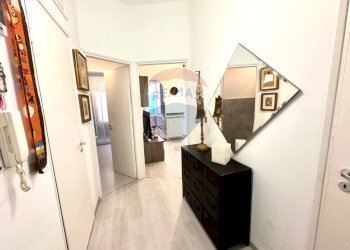Hall / corridoio - Two-room apartment Via Maria Solari
 
5, Savona - photo 13