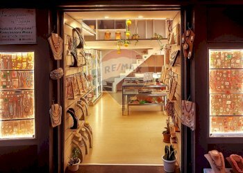 Hall / corridoio - Locale Commerciale Via Fuoro
 
31, Sorrento - foto 2