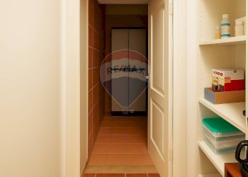 Hall / corridoio - Locale Commerciale Via Fuoro
 
31, Sorrento - foto 11