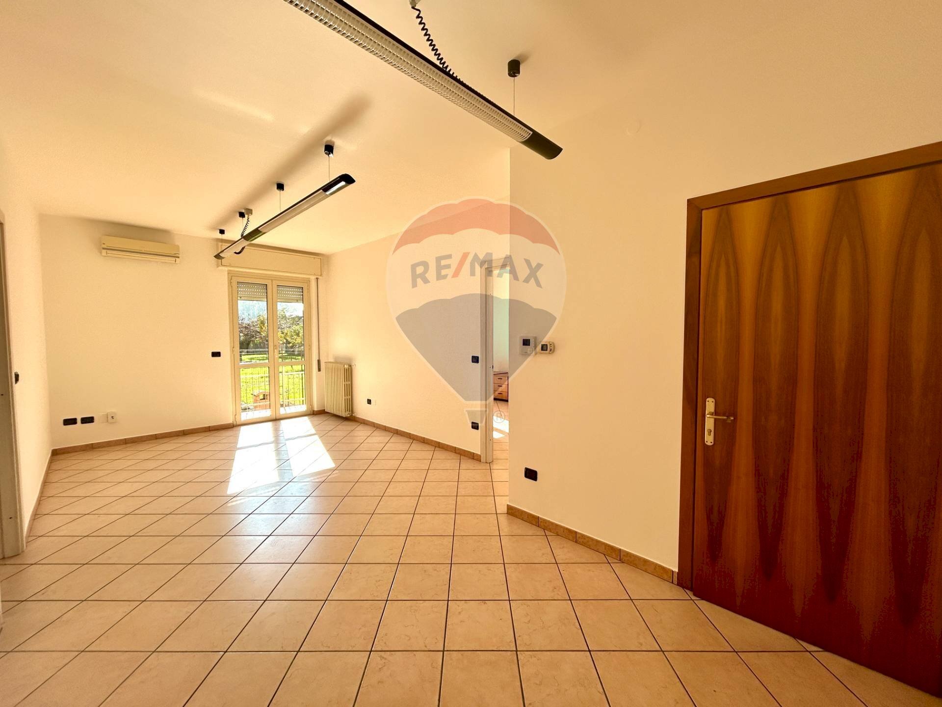 Stanza vuota - Locale Commerciale Costa Volpino - foto 1