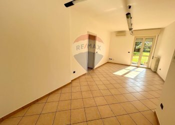 Stanza vuota - Locale Commerciale Costa Volpino - foto 3