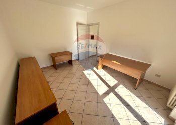 Stanza vuota - Locale Commerciale Costa Volpino - foto 7