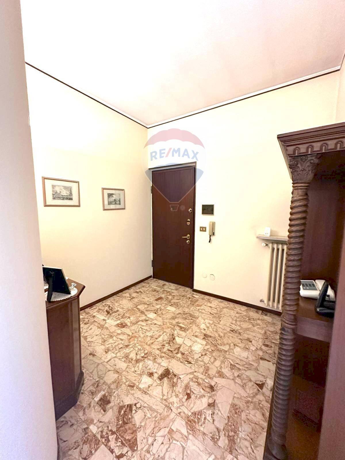 Hall / corridoio - Casa semi indipendente VIA Papa Giovanni XXIII
 
30, Cerano - foto 2