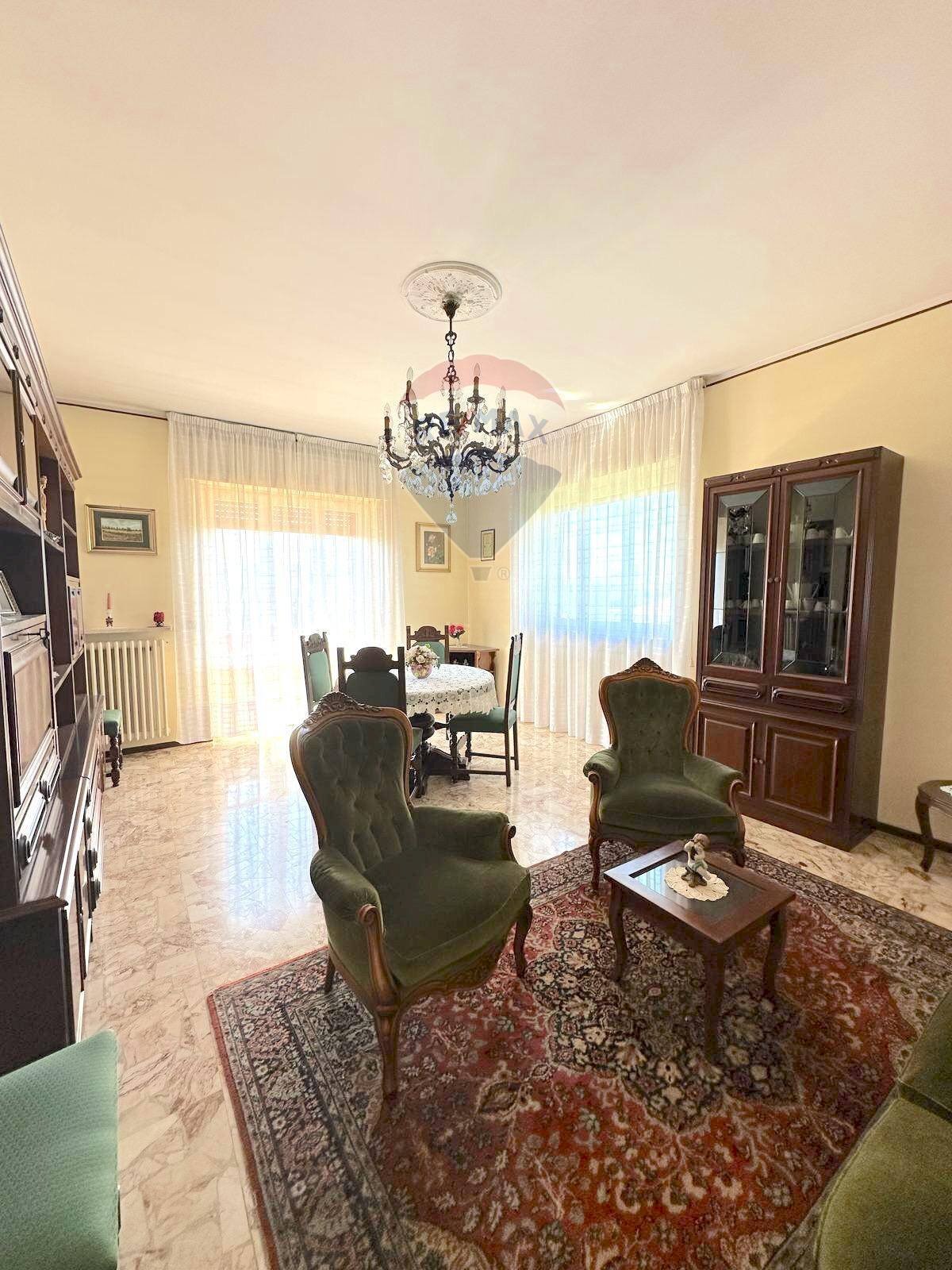 Sala da pranzo - Casa semi indipendente VIA Papa Giovanni XXIII
 
30, Cerano - foto 3