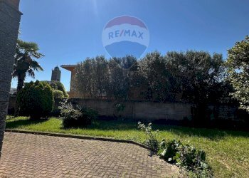 Giardino - Casa semi indipendente VIA Papa Giovanni XXIII
 
30, Cerano - foto 16