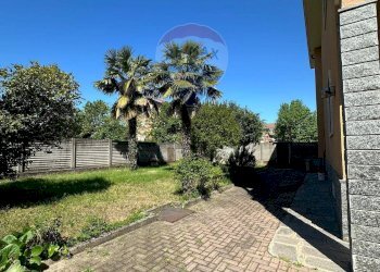 Terrazza - Casa semi indipendente VIA Papa Giovanni XXIII
 
30, Cerano - foto 17