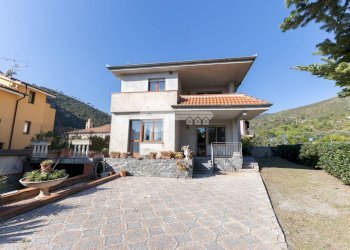 Foto 1 - Villa via nuova
 
61, Cisano sul Neva - foto 1