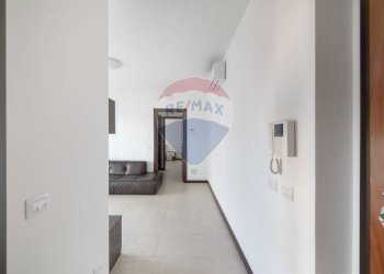 Hall / corridoio - Bilocale Via Pesaro
 
19, Milano - foto 16