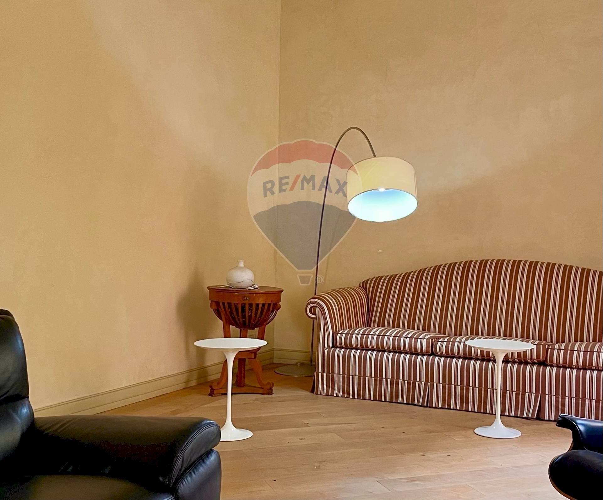 Soggiorno - Two-room apartment Piazza Del Monte
 
9, Reggio nell'Emilia - photo 2