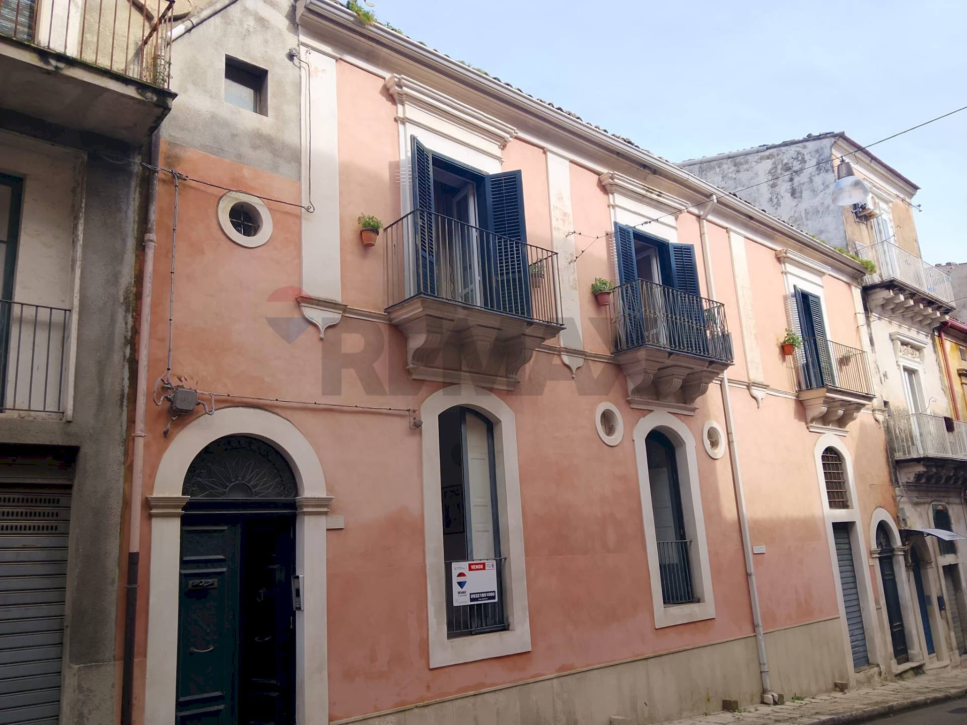 Edificio all\'aperto - Casa indipendente Via Giombattista Odierna
 
109-111-115-117, Ragusa - foto 2