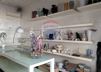 Dettagli - Locale Commerciale Corso Vittorio Emanuele
 
9, Comiso - foto 2