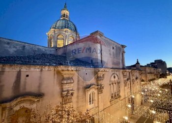 Edificio all\'aperto - Villa Bifamiliare Via Paternó
 
1, Ragusa - foto 37
