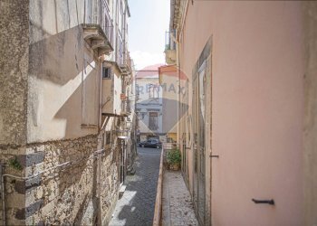 Edificio all\'aperto - Casa semi indipendente Piazza Umberto I
 
17, Vizzini - foto 14