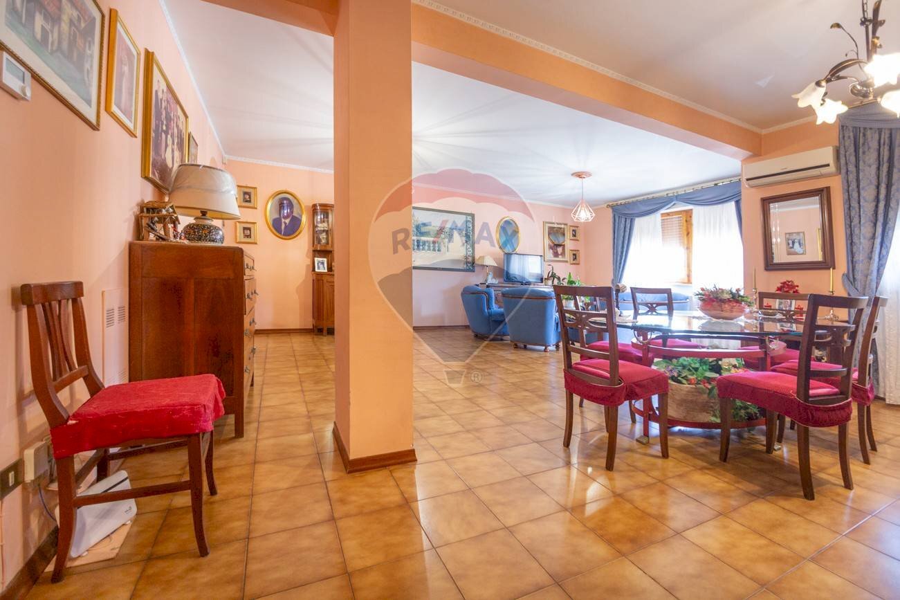 Sala da pranzo - Four-room apartment via Colle dell'Ara
 
92, Chieti - photo 3