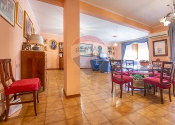 Sala da pranzo - Quadrilocale via Colle dell'Ara
 
92, Chieti - foto 3