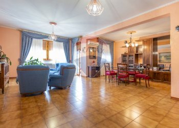 Sala da pranzo - Quadrilocale via Colle dell'Ara
 
92, Chieti - foto 5