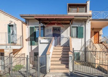 Casa all\'aperto - Casa semi indipendente VIA COLLE DELL'ARA
 
221, Chieti - foto 22