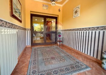 Hall / corridoio - Commercial Premises Via XX Settembre
 
359, Avezzano - photo 2