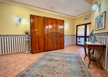 Hall / corridoio - Commercial Premises Via XX Settembre
 
359, Avezzano - photo 5
