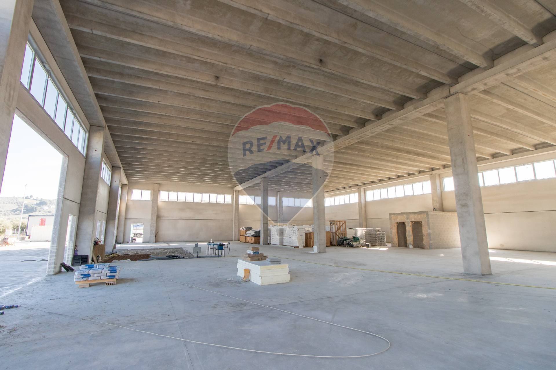 Parcheggio - Capannone Via A. Toscanini
 
13, Montesilvano - foto 1