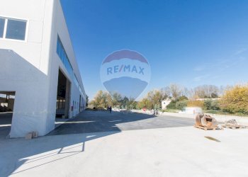 Edificio all\'aperto - Capannone Via A. Toscanini
 
13, Montesilvano - foto 7