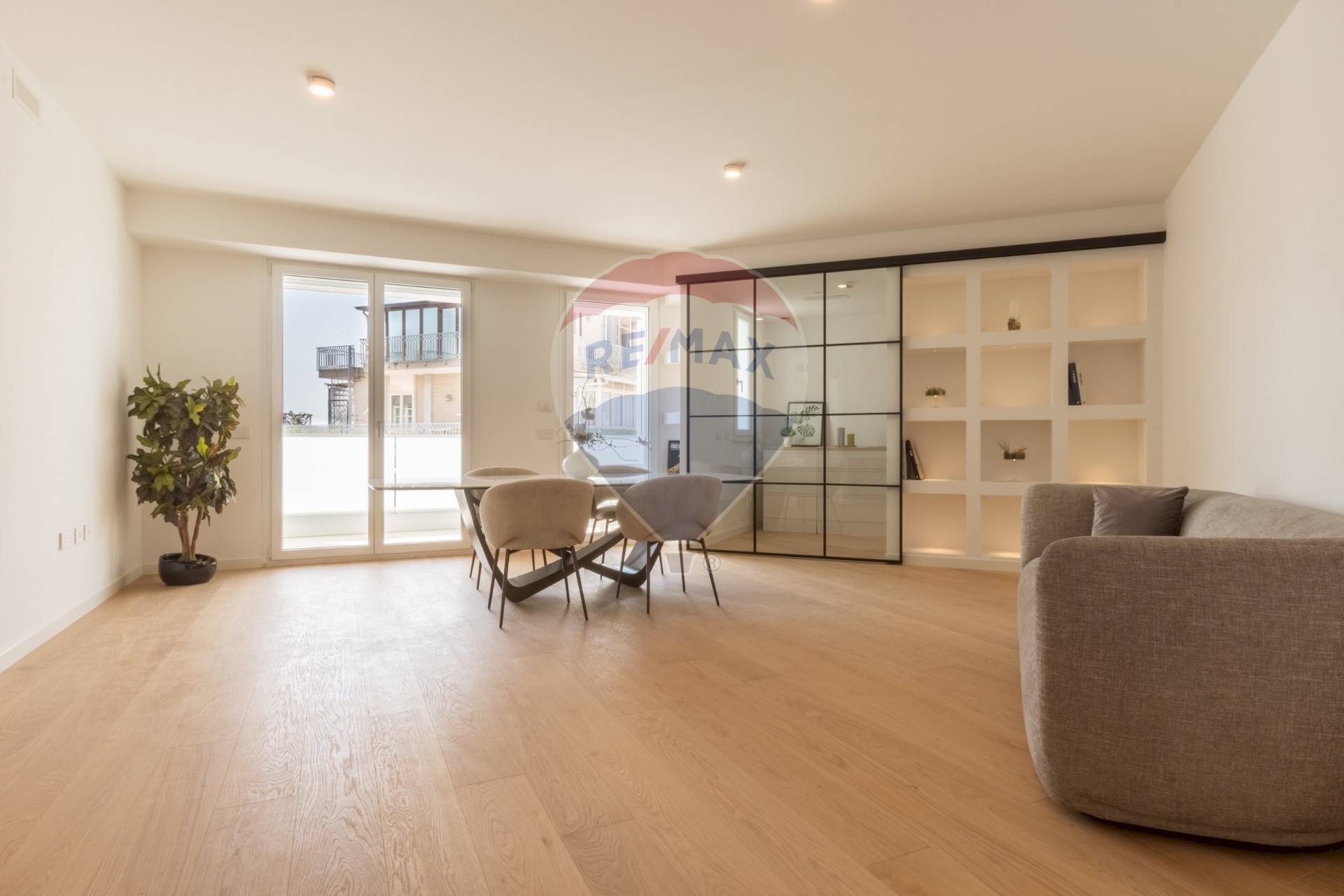 soggiorno - pranzo  con zona cucina - Appartamento via della Pineta
 
209, Cagliari - foto 1