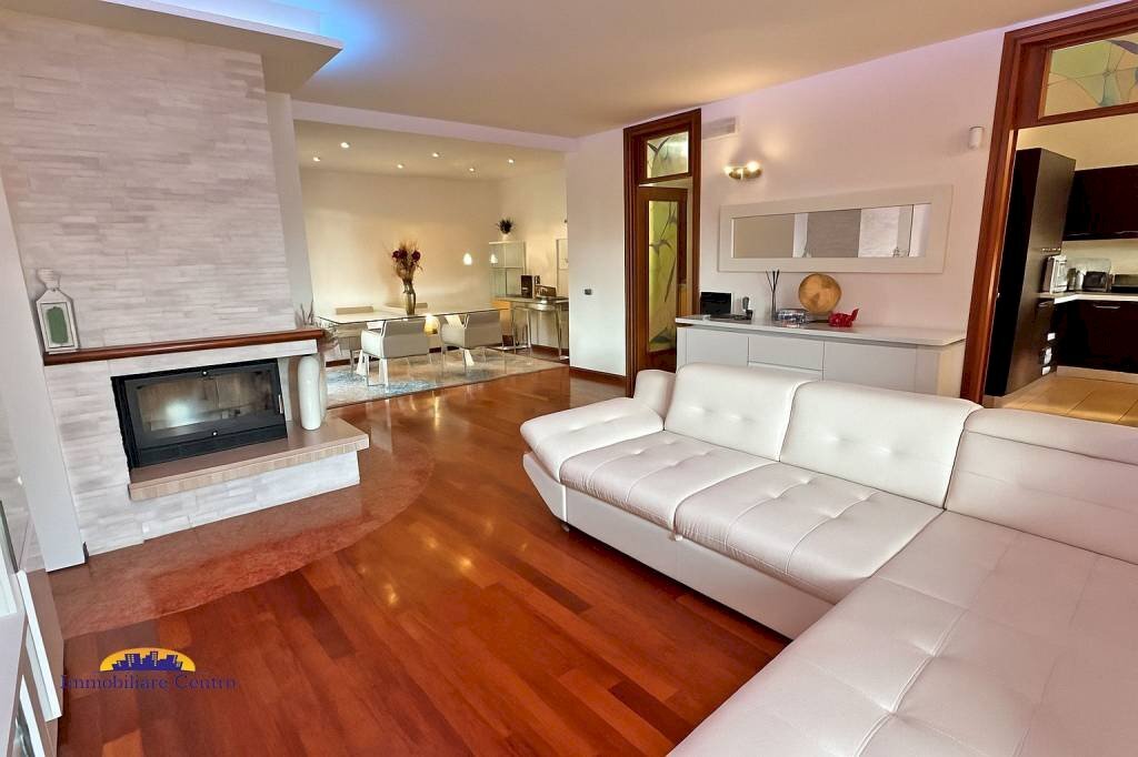 Soggiorno - Villa piazza 4 Novembre, 12, Povegliano Veronese - foto 1