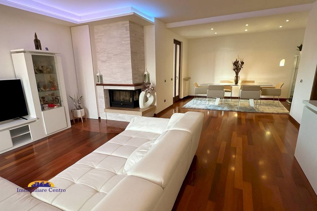 Soggiorno - Villa piazza 4 Novembre, 12, Povegliano Veronese - foto 2