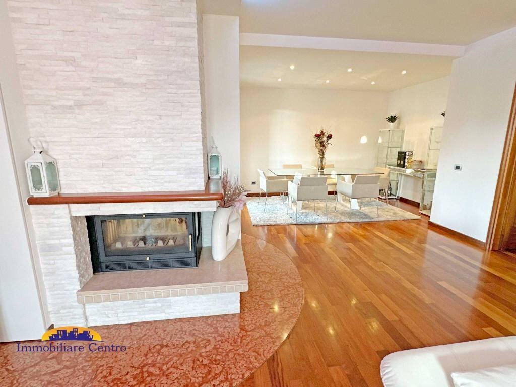 Soggiorno - Villa piazza 4 Novembre, 12, Povegliano Veronese - foto 3