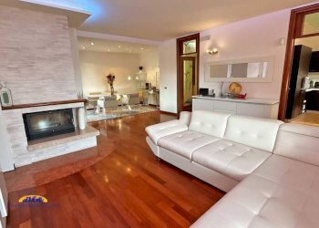 Soggiorno - Villa piazza 4 Novembre, 12, Povegliano Veronese - foto 1