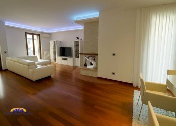 Soggiorno - Villa piazza 4 Novembre, 12, Povegliano Veronese - foto 4