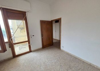 Camera da letto - Appartamento via della Resistenza, Signa - foto 29